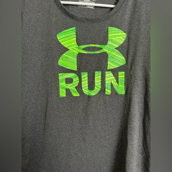Under Armour Semi Fitted Gray Logo top Size Large - Picture 2 of 4